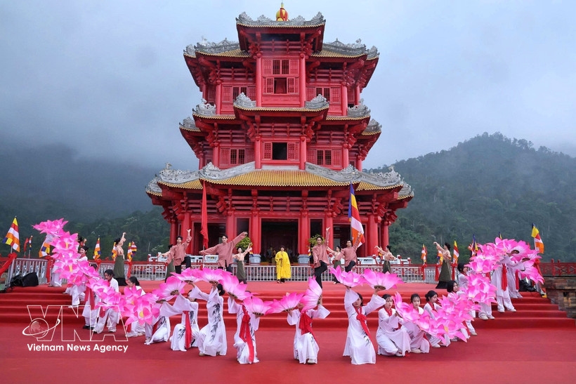 tay yen tu spring festival promotes heritage, peace picture 1