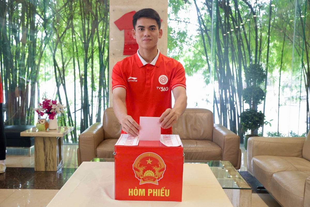 the cong viettel co 45 cau thu tham gia bo phieu bau cu hinh anh 1