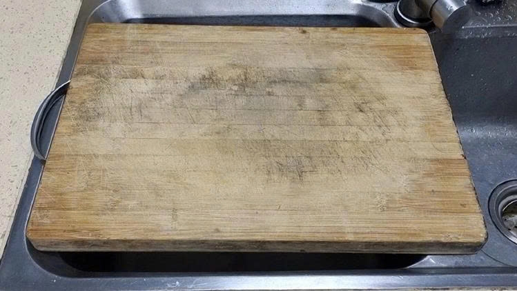 thot go ban lau ngay Ap dung ngay nhung meo nay de sach bong nhu moi hinh anh 1