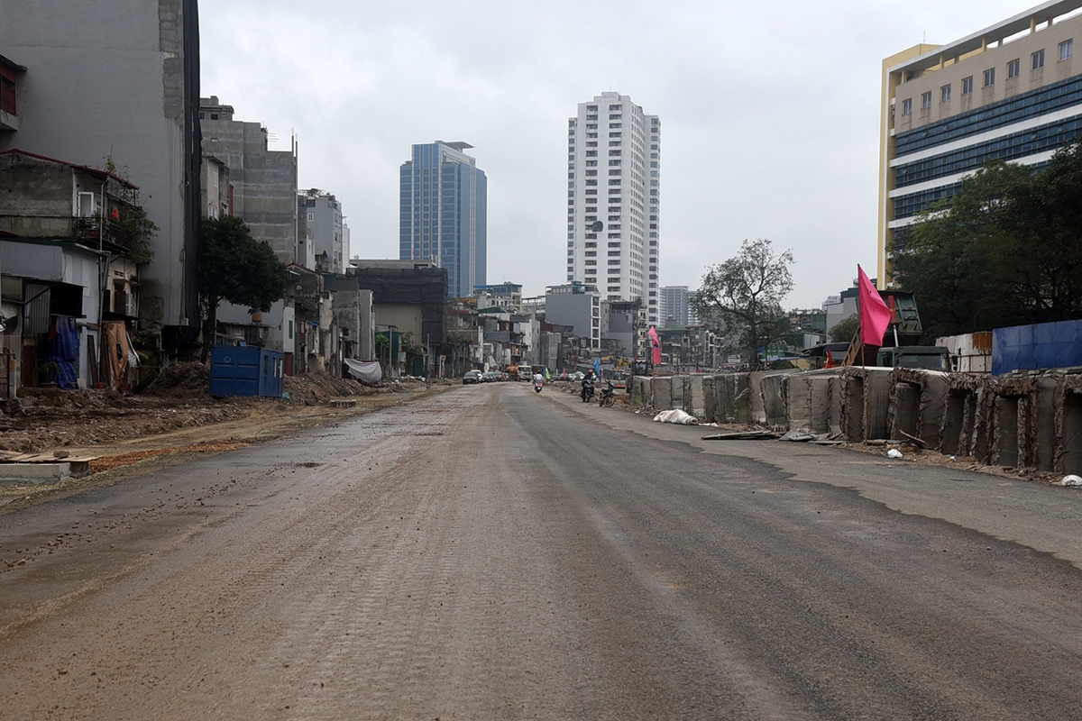 Duong vanh dai 1 doan hoang cau - voi phuc dan lo dien sau 3 thang thi cong hinh anh 2