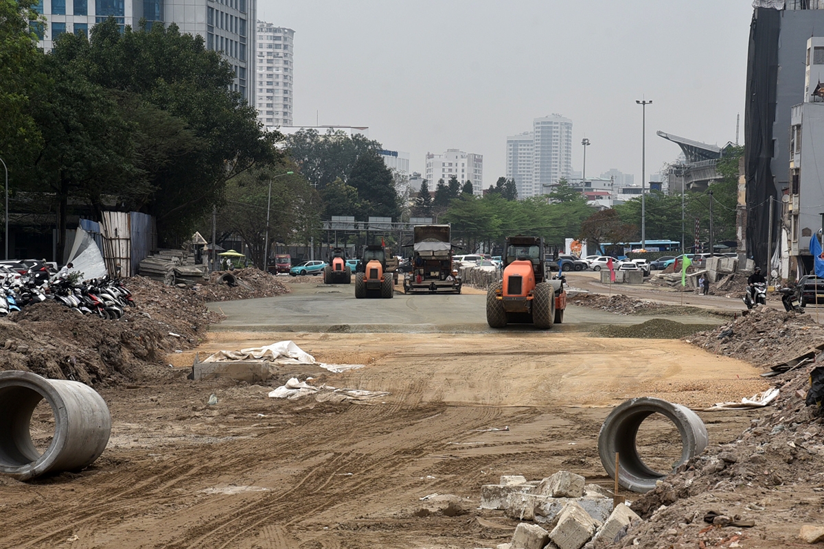 Duong vanh dai 1 doan hoang cau - voi phuc dan lo dien sau 3 thang thi cong hinh anh 1