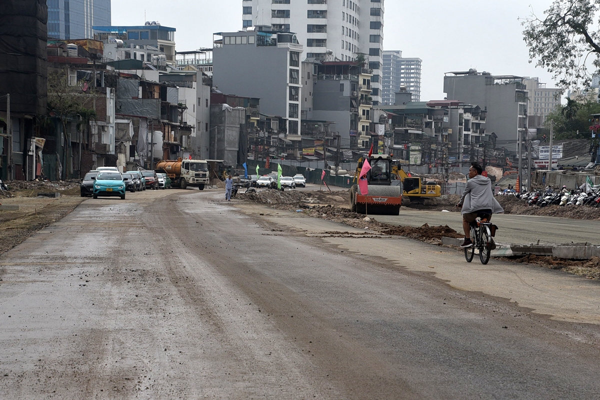 Duong vanh dai 1 doan hoang cau - voi phuc dan lo dien sau 3 thang thi cong hinh anh 3