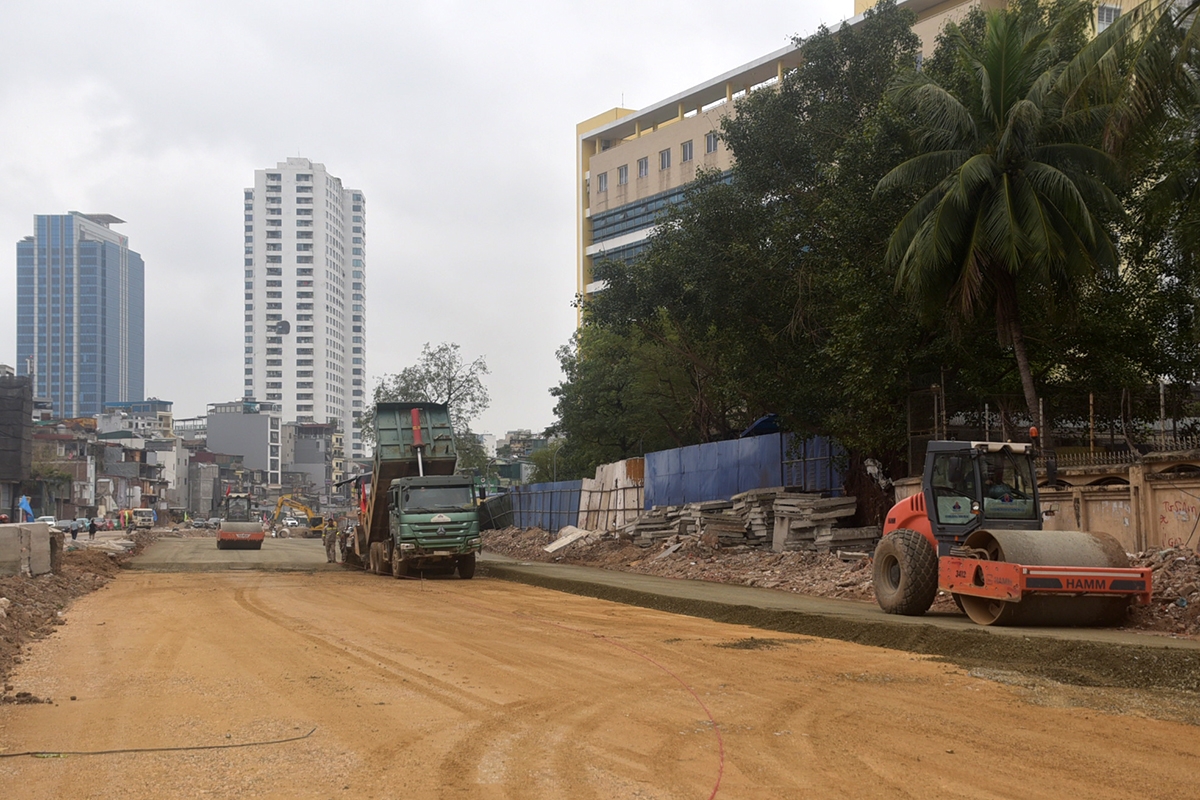 Duong vanh dai 1 doan hoang cau - voi phuc dan lo dien sau 3 thang thi cong hinh anh 4