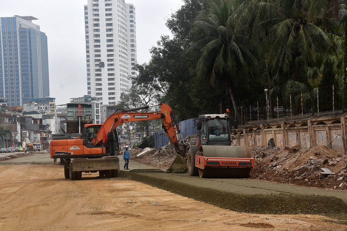 Duong vanh dai 1 doan hoang cau - voi phuc dan lo dien sau 3 thang thi cong hinh anh 5