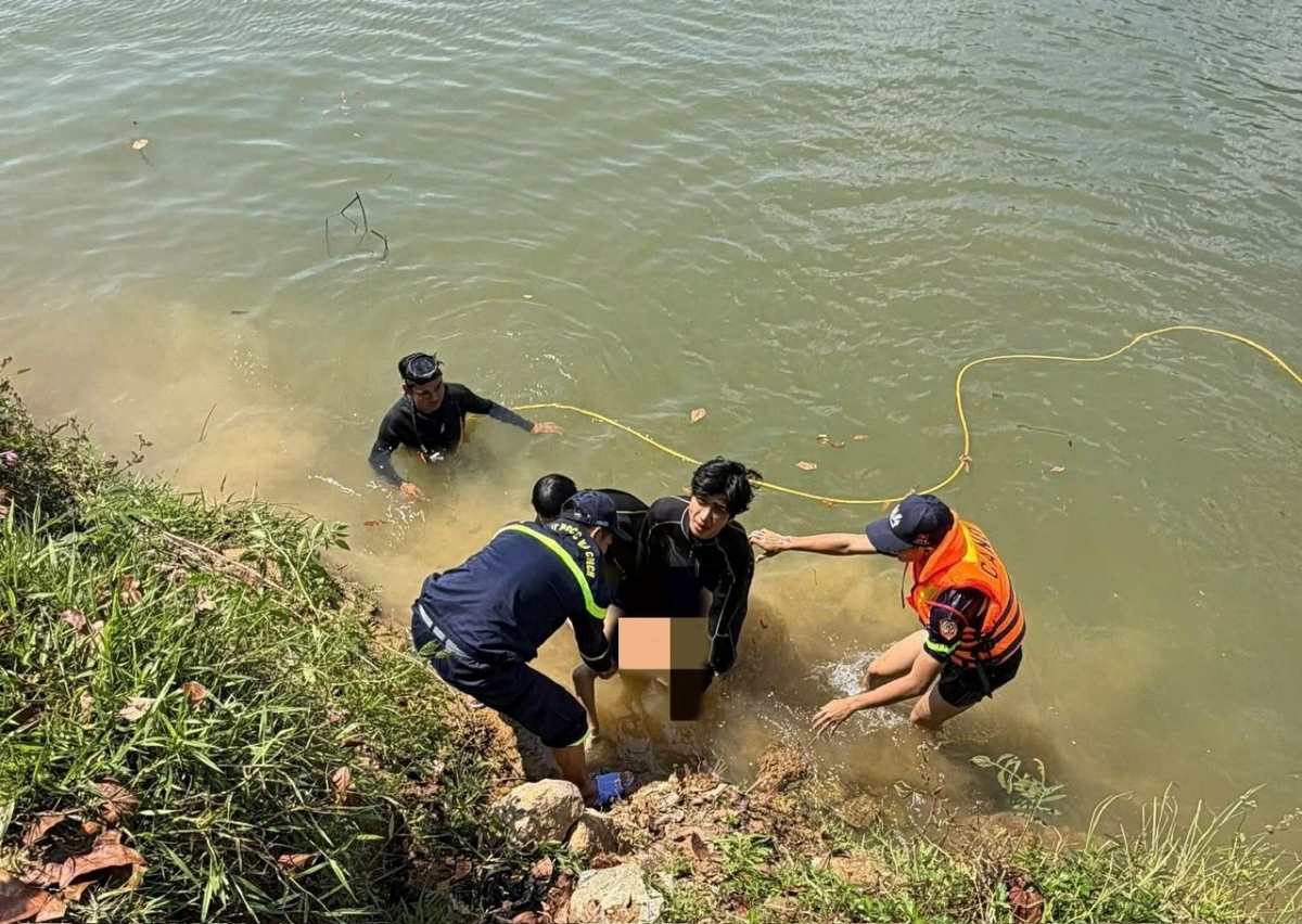 mot hoc sinh tu vong do duoi nuoc tren song huong, hue hinh anh 1