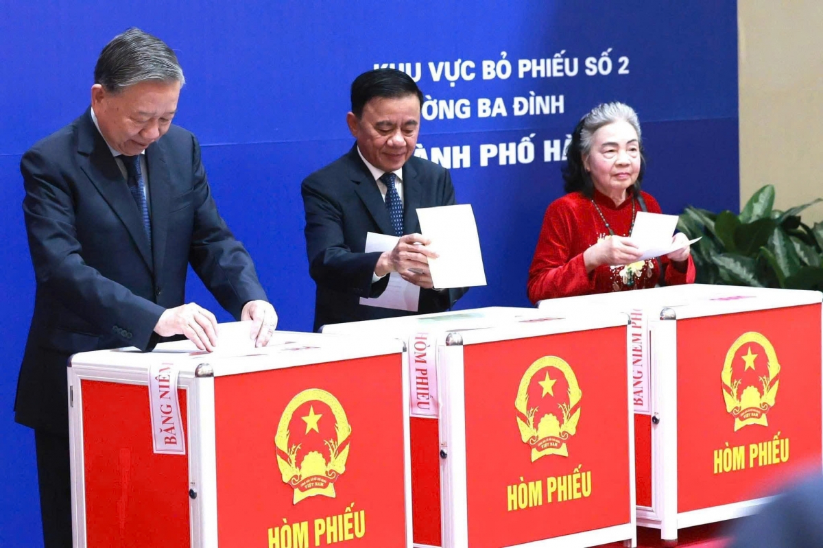 Lãnh đạo Đảng, Nhà nước thực hiện quyền công dân trong ngày bầu cử 15/3