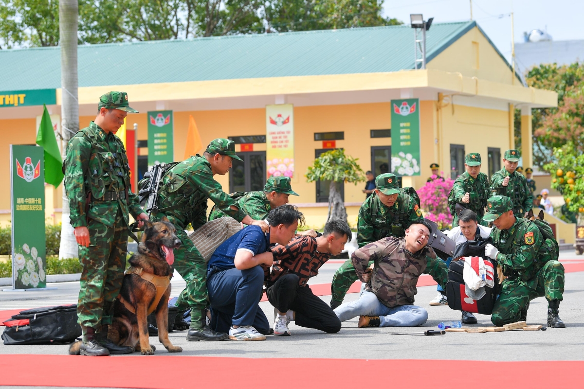 Tổng duyệt Giao lưu Hữu nghị quốc phòng biên giới Việt Nam - Trung Quốc