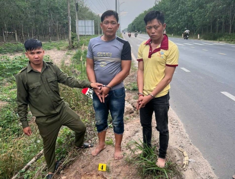 bat giu hai con nghien chuyen cat trom day cap dien hinh anh 1