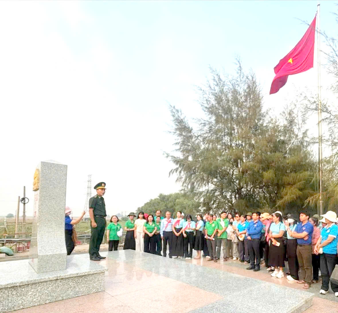 Am tinh bien cuong tu thang ba bien gioi hinh anh 2