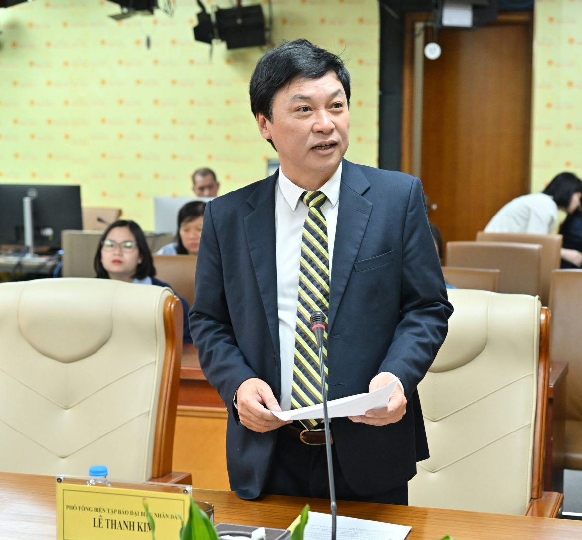 Dai bieu phai la nguoi dam noi, dam lam va dam chiu trach nhiem hinh anh 1