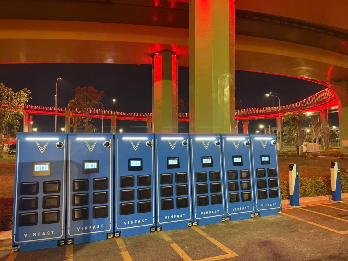 vinfast nhan dat coc hai dong xe may dien doi pin moi nhat feliz ii va viper hinh anh 3