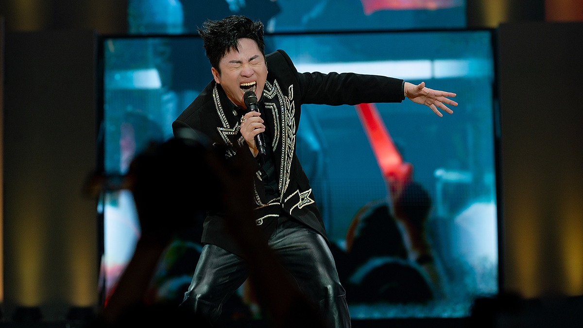 Tùng Dương chinh phục khán giả trẻ bằng màn "lột xác" ấn tượng