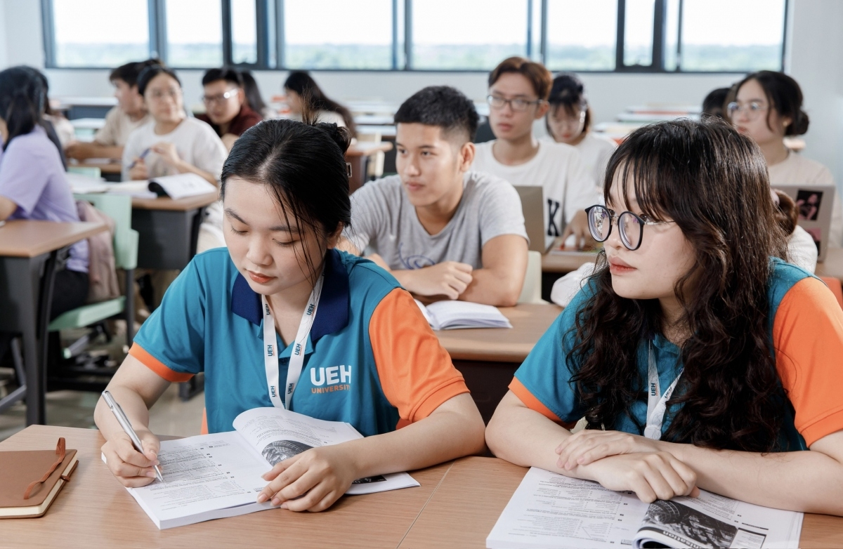 lan dau co quy dinh ve nha giao hop dong toan thoi gian sau khi nghi huu hinh anh 1