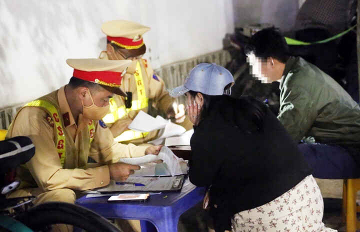 xe dap dien cong cong bi niem phong, tam giu vi nguoi thue vi pham nong do con hinh anh 3