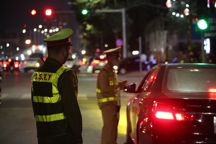 xe dap dien cong cong bi niem phong, tam giu vi nguoi thue vi pham nong do con hinh anh 1