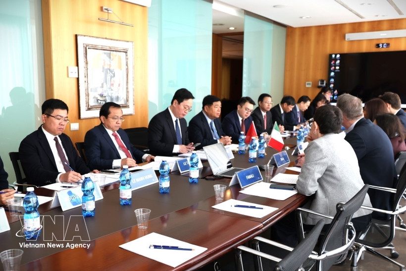 structured, favourable conditions sought for vietnam italy business cooperation picture 1