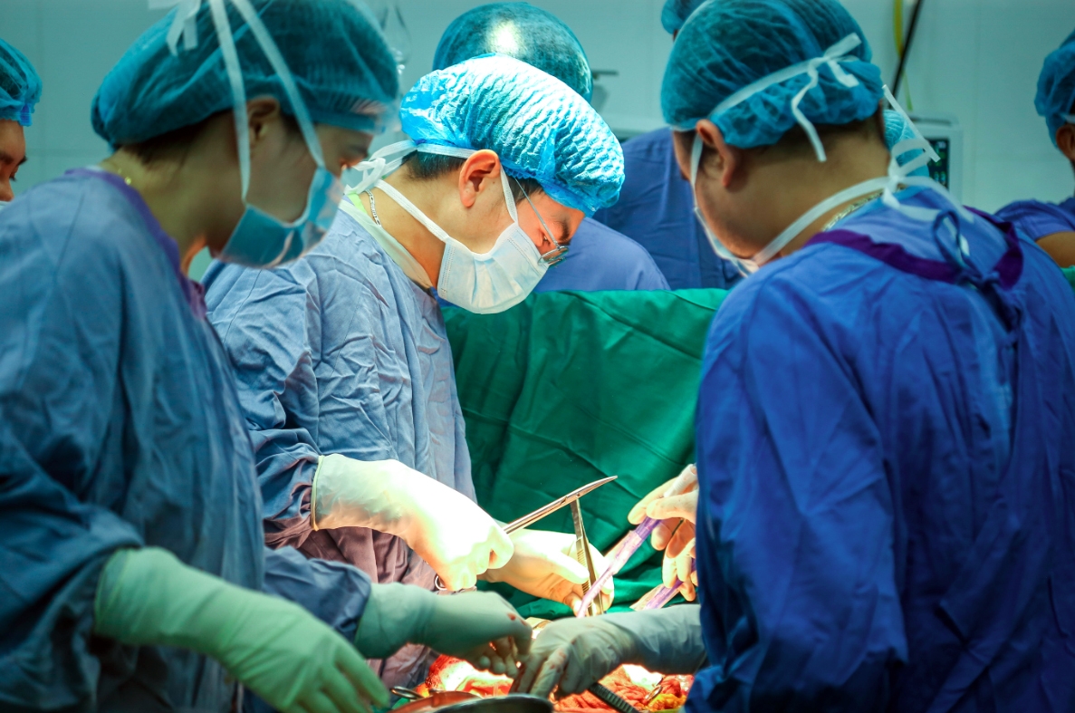 vietnamese doctors successfully perform first domino multi-organ transplant picture 1