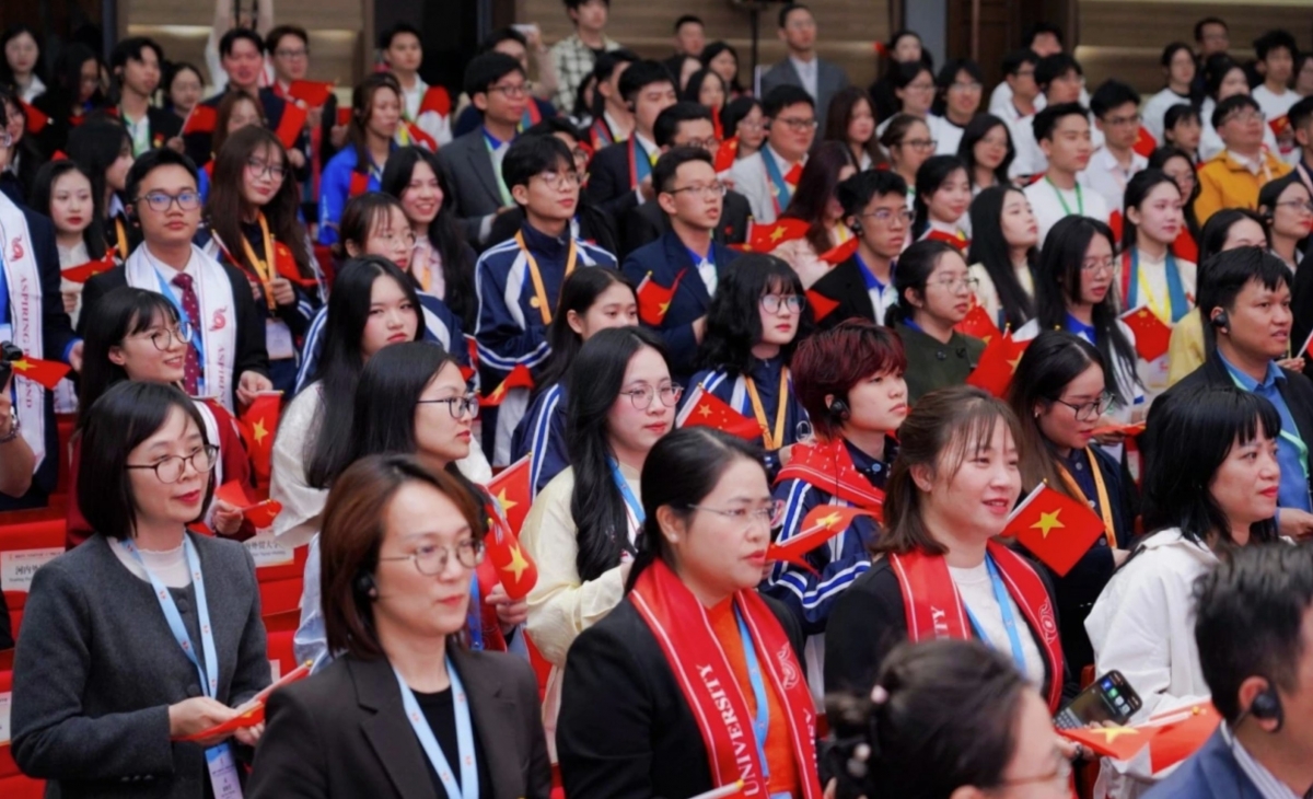 vietnamese, chinese youth deepen exchanges through red journey picture 2