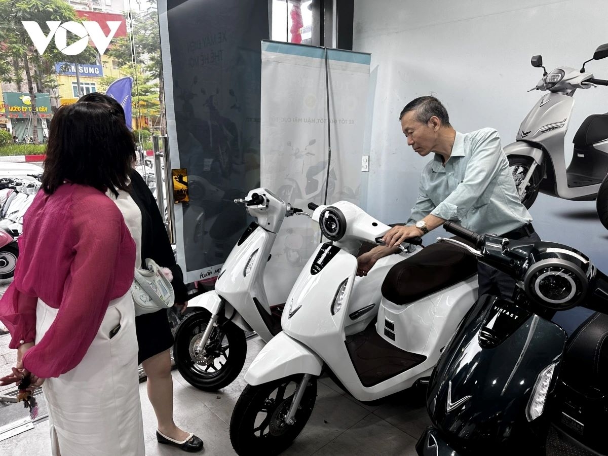 electric motorbike sales surge in hanoi as fuel prices rise picture 1