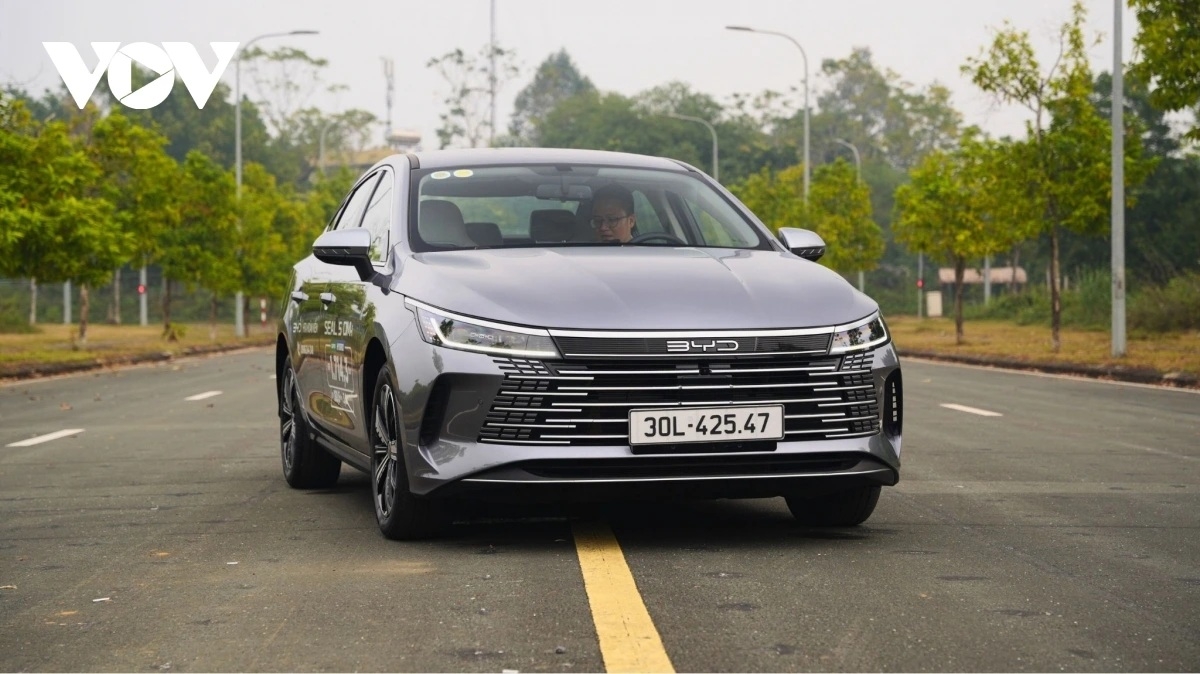 loat o to hybrid an xang nhu ngui tai viet nam co chiec chua toi 1 lit 100km hinh anh 1