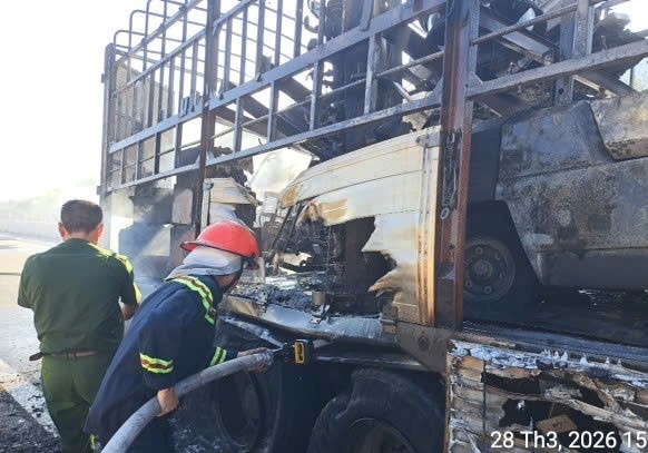 xe tai boc chay, cao toc cam lam vinh hao un u keo dai hinh anh 4