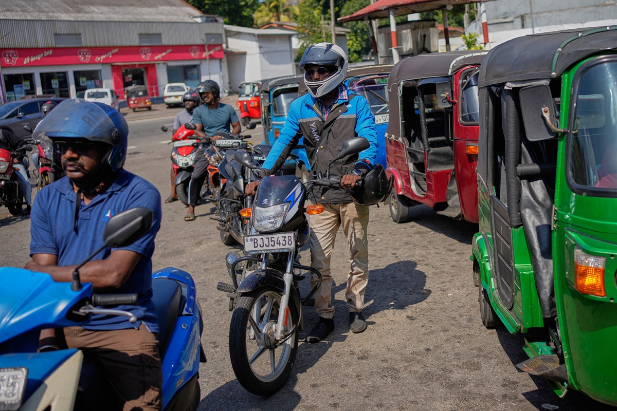 chien su iran gay nhung cu soc khien the gioi chao dao hinh anh 2