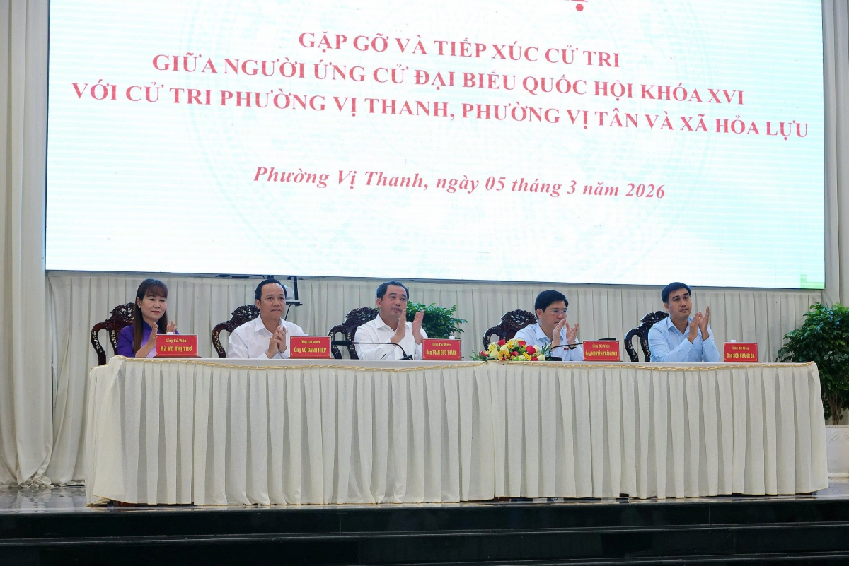 Các ứng cử viên đại biểu Quốc hội khóa XVI tiếp xúc cử tri thành phố Cần Thơ