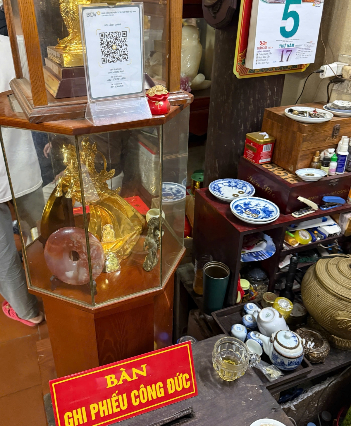 ninh binh can lam ro hoat dong tam linh va dong tien tai Den lanh giang hinh anh 4