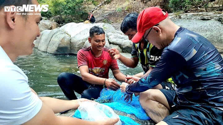 nguoc dong song krong no san loai ca quy hiem o lam Dong cung ba con k ho hinh anh 4