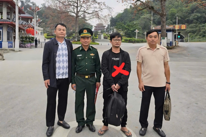 canh sat viet nam bat 2 doi tuong truy na theo de nghi cua hoa ky va trung quoc hinh anh 1