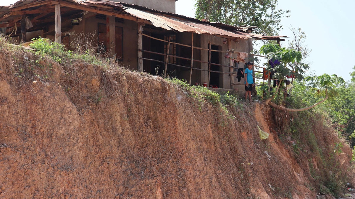Vụ nhà dân cao hơn mặt đường ở Đồng Nai do nhiều yếu tố khống chế mặt bằng dự án