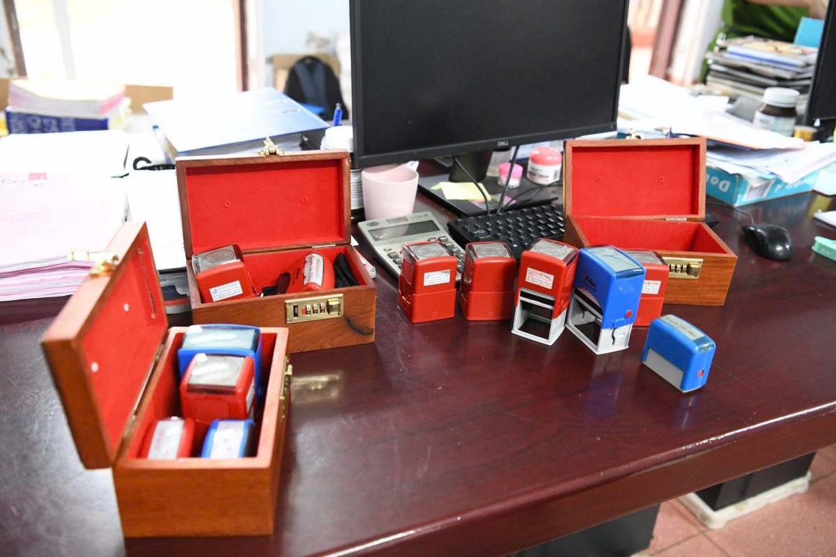 cong an phu tho bat nhieu giam doc cong ty, trieu tap hang chuc doi tuong hinh anh 8