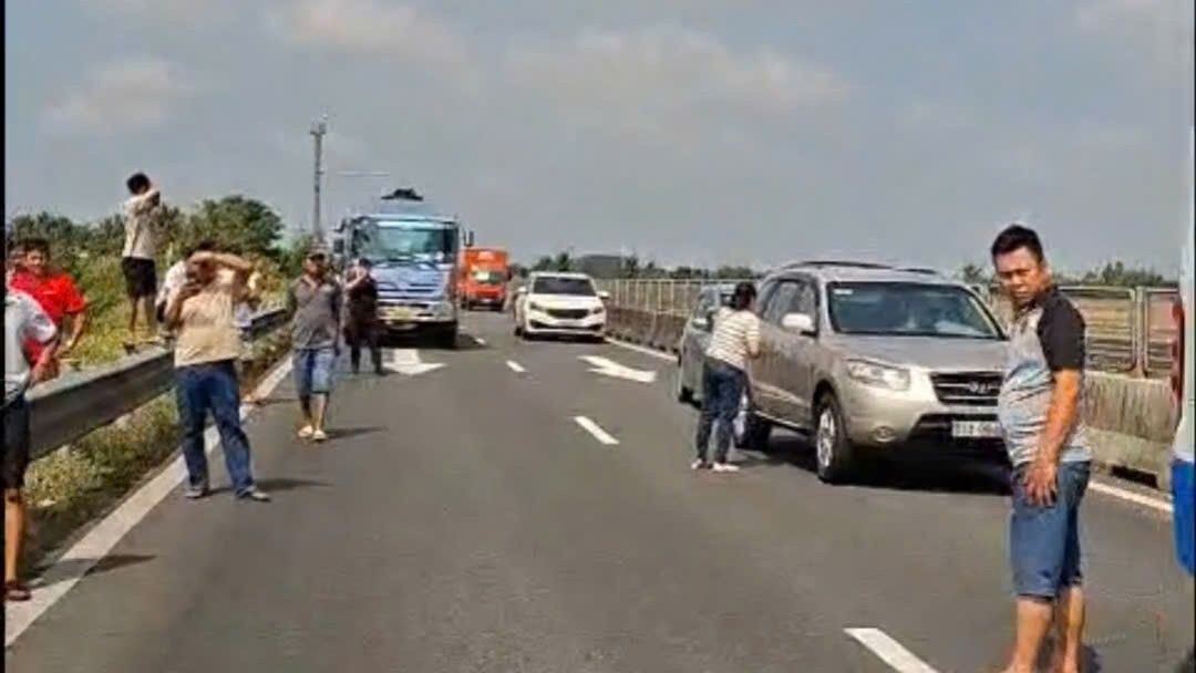 xe dau keo chay tren cao toc trung luong - my thuan hinh anh 4