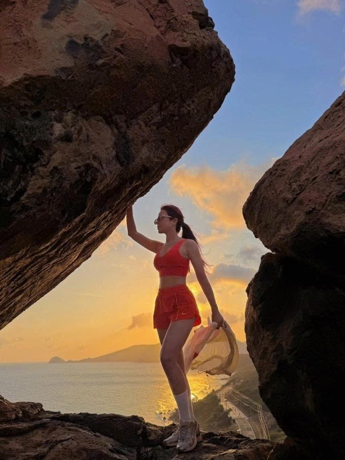 sao viet 26 3 hong diem khoe nhan sac tre trung o tuoi 43 hinh anh 5