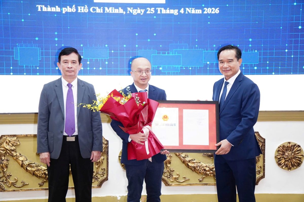 tp.hcm trao giay chung nhan dau tu 4 du an cong nghe cao tri gia 1,23 ti usd hinh anh 1