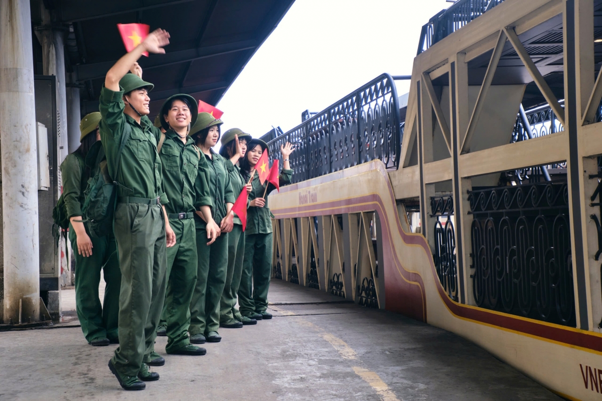 ha noi co chuyen tau dac biet goi ky uc ngay dat nuoc thong nhat hinh anh 2