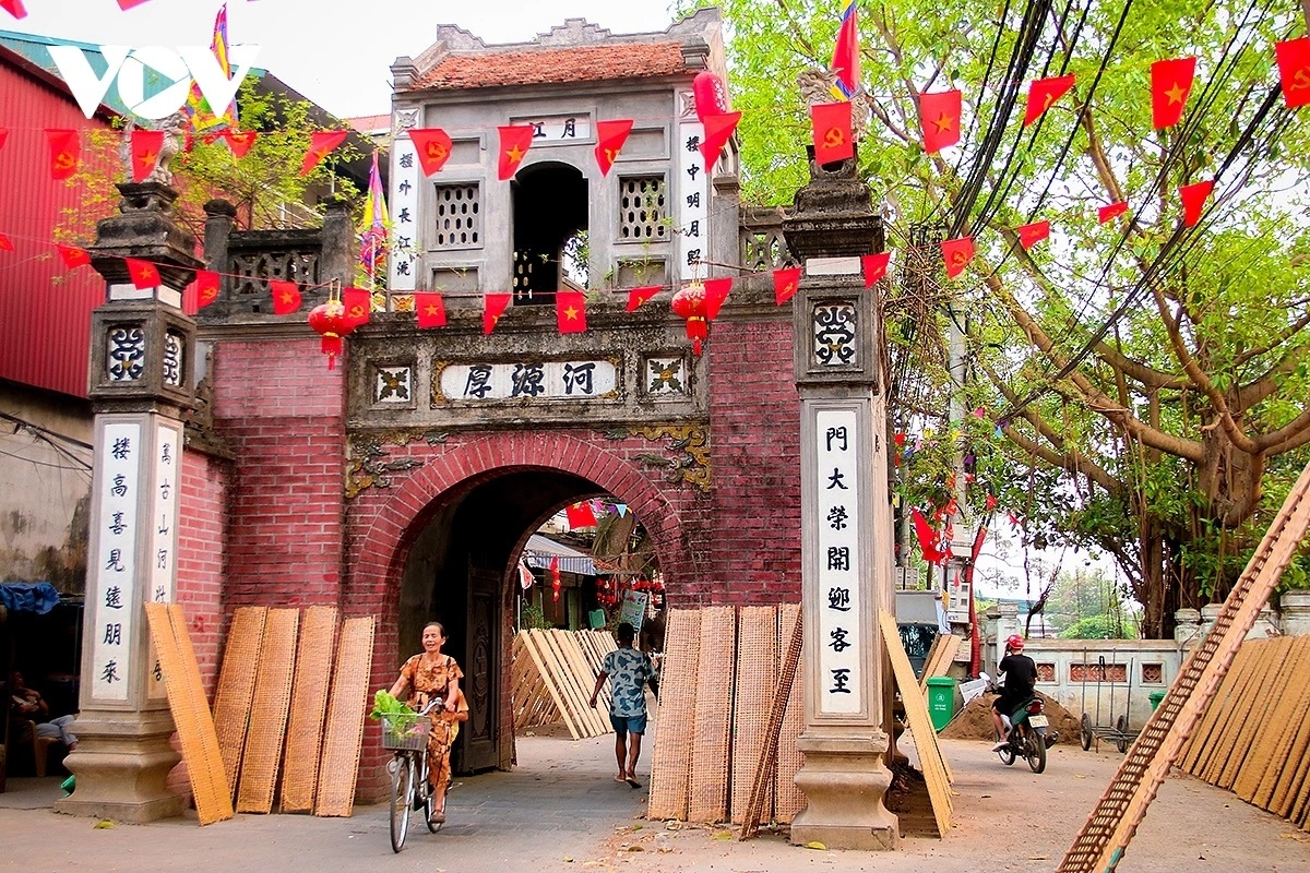 inside tho ha village - the traditional craft of making rice crackers picture 1