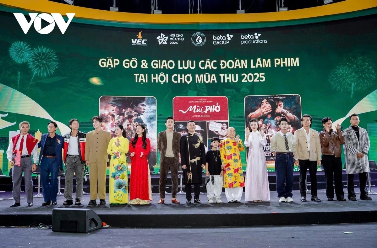 popular film stars light up autumn fair 2025 picture 1