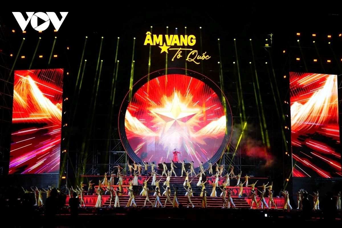 thousands brave rain to attend national concert echoes of the fatherland picture 1