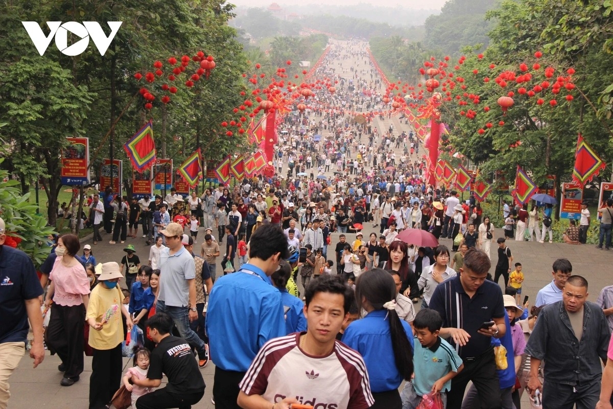 thousands pay homage at ancestral land ahead of hung kings commemoration day picture 1