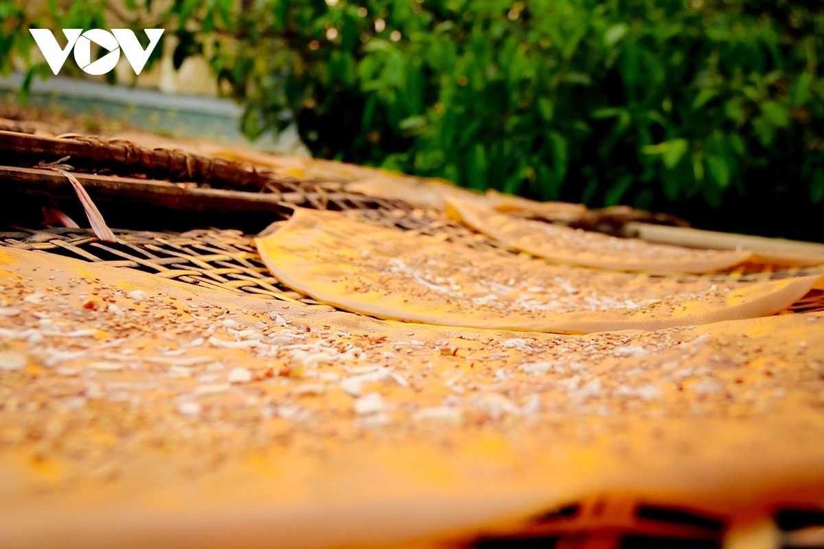 inside tho ha village - the traditional craft of making rice crackers picture 10