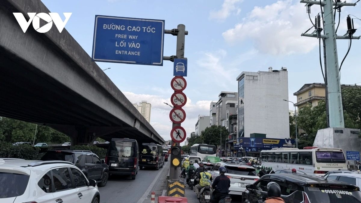 mass exodus from hanoi overwhelms highways ahead of national holiday picture 10