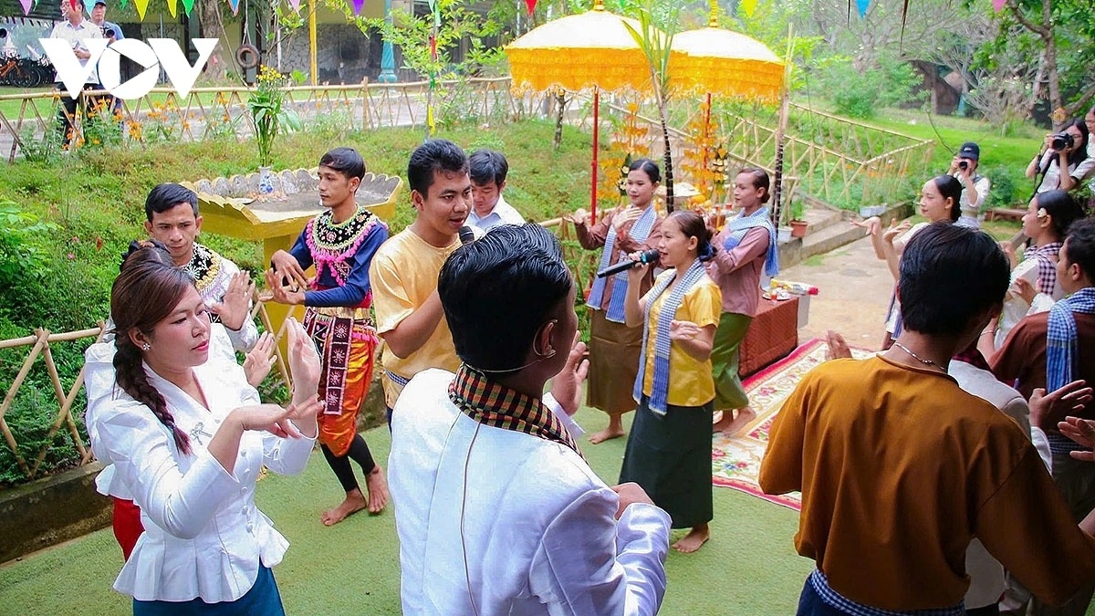 ok om bok festival - a living khmer tradition in southern vietnam picture 10