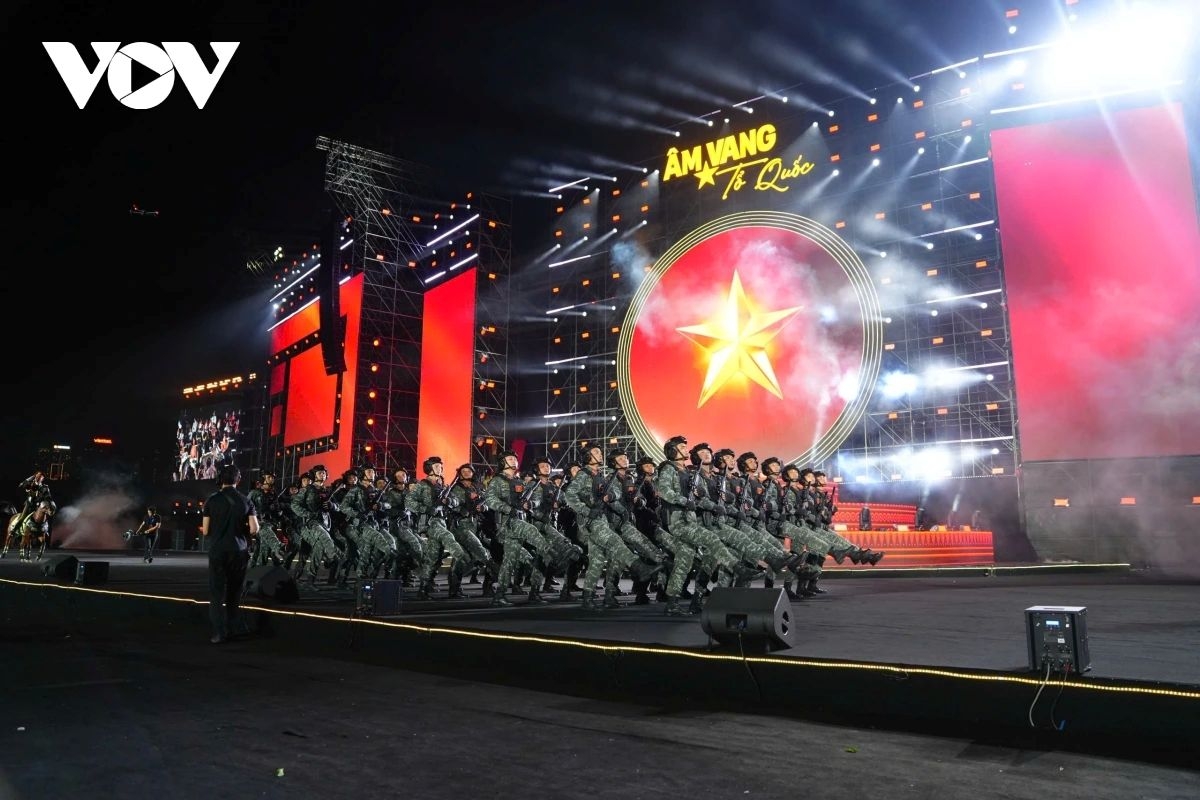 thousands brave rain to attend national concert echoes of the fatherland picture 10