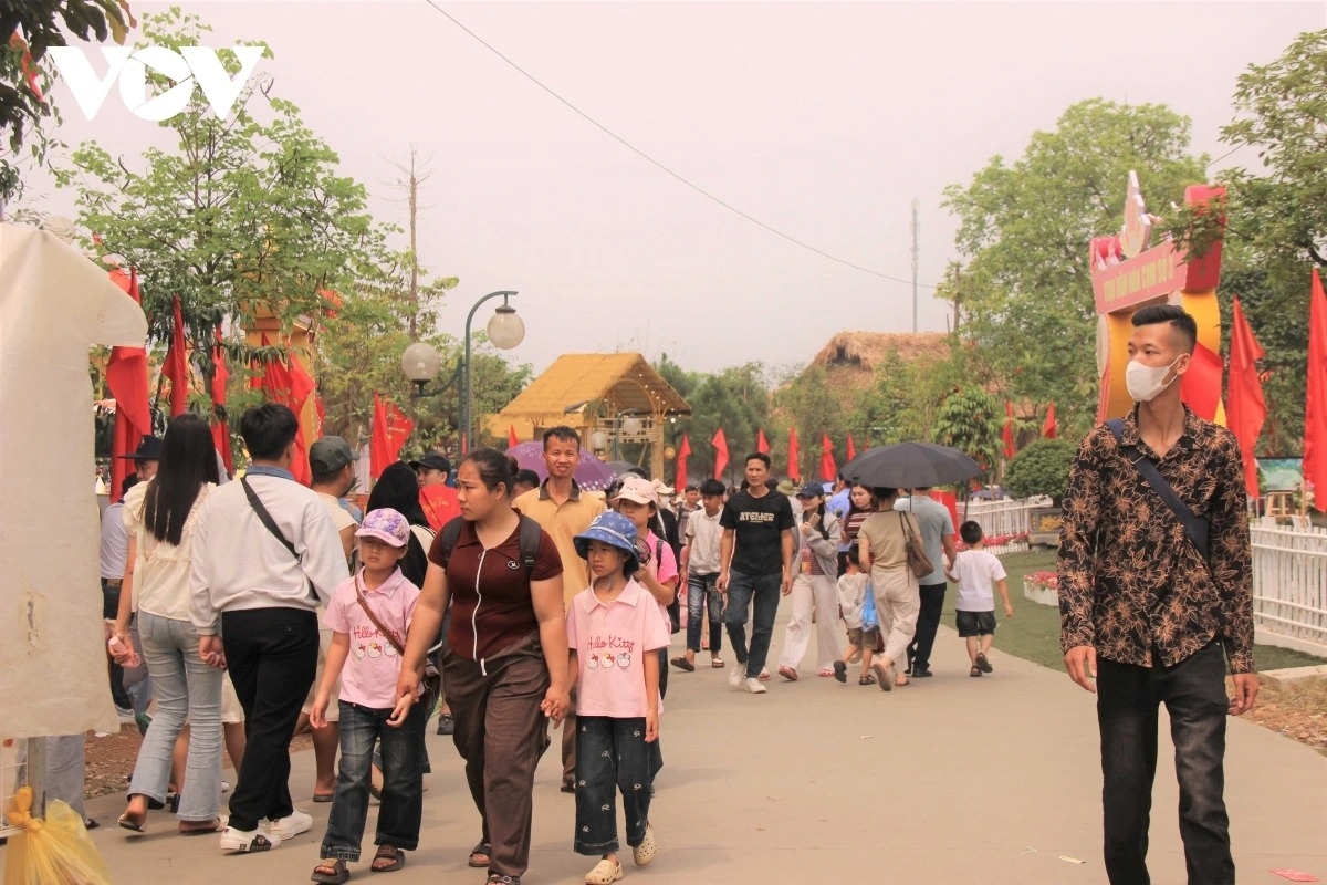thousands pay homage at ancestral land ahead of hung kings commemoration day picture 12