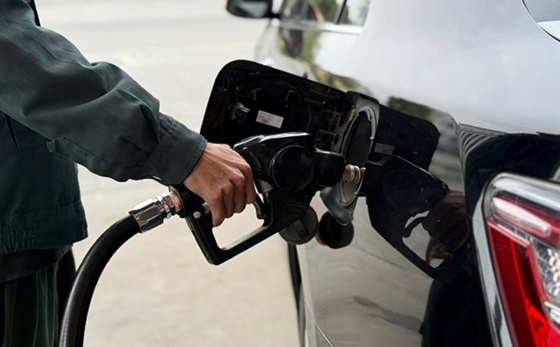 viet nam giu vung phong tuyen xang dau giua con bao gia khu vuc va the gioi hinh anh 1