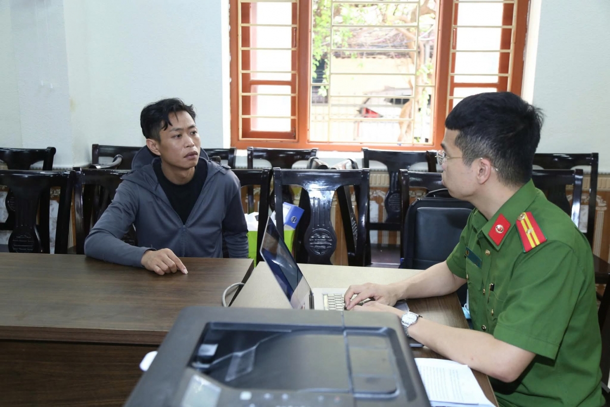 bac ninh khoi to 2 nguoi tang tru hon 170.000 bao thuoc la nhap lau hinh anh 2