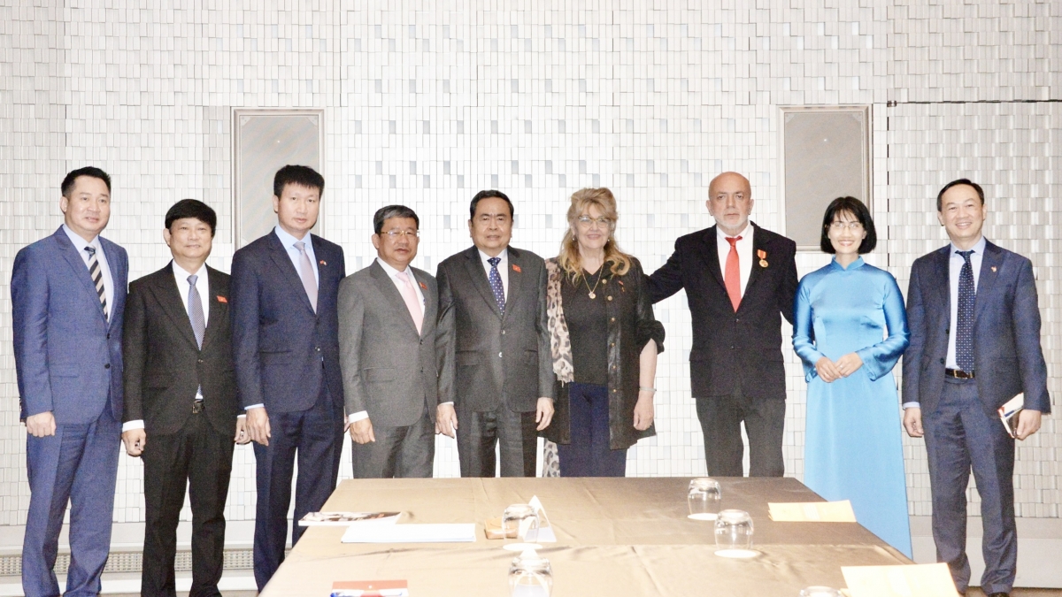 chu tich quoc hoi tran thanh man gap lanh su danh su viet nam tai torino, italy hinh anh 4