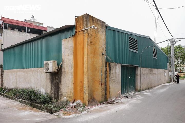 can canh lo mo tuon gan 300 tan lon benh vao truong hoc, cho dau moi o ha noi hinh anh 12