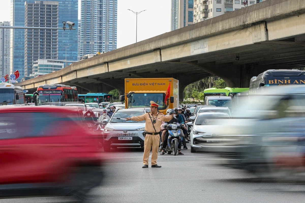 CSGT Hà Nội ứng trực 100% quân số, không để ùn tắc kéo dài tại các cửa ngõ
